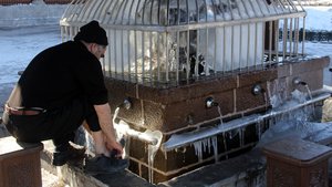 Erzurum'da şadırvanlar buz tuttu
