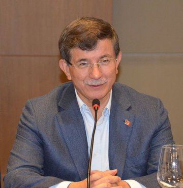 Davutoğlu AK Parti'de fire olmaz