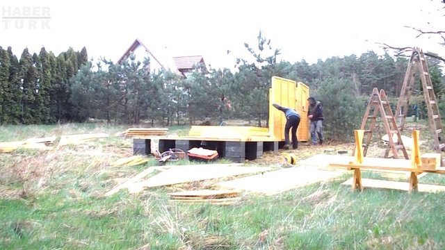 Köpükten evleri 2 saatte inşa ediyorlar