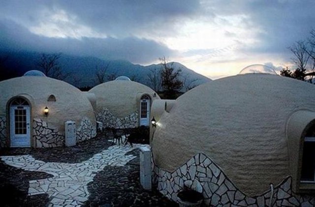 Köpükten evleri 2 saatte inşa ediyorlar