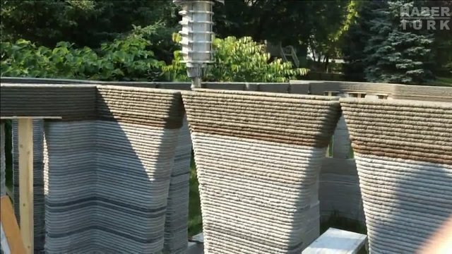 Köpükten evleri 2 saatte inşa ediyorlar