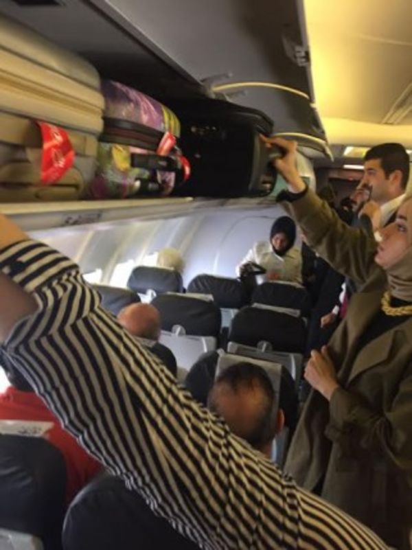 Yolcu uçağında Emine Erdoğan sürprizi Son Dakika Haberler