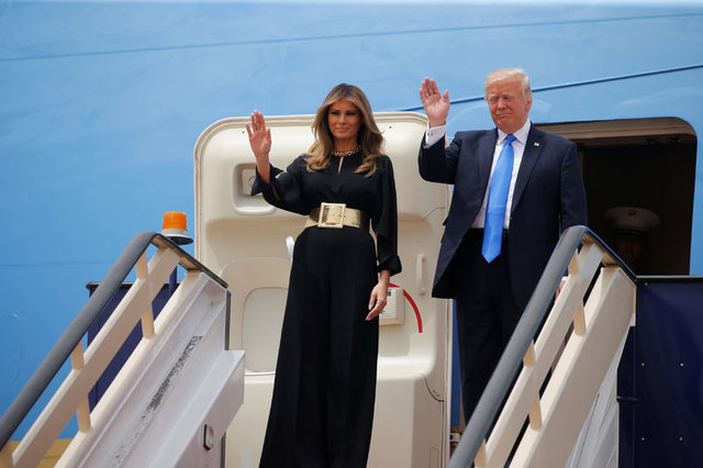 Donald Trump ve eşi, Suudi Arabistan'da!