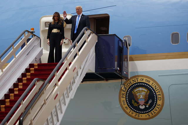 Donald Trump ve eşi, Suudi Arabistan'da!