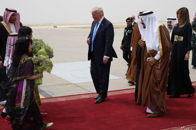 Donald Trump ve eşi, Suudi Arabistan'da!