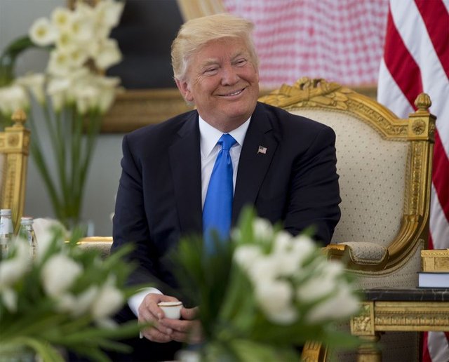 Donald Trump ve eşi, Suudi Arabistan'da!