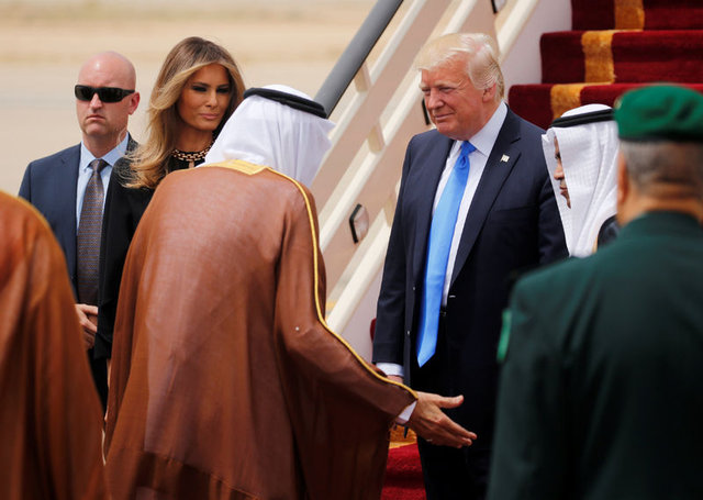 Donald Trump ve eşi, Suudi Arabistan'da!