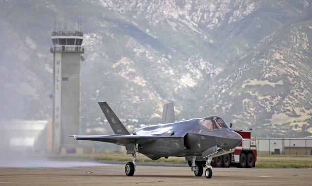  Müşterek Saldırı Uçağı (JSF) F-35A Paris’te kendine hayran bıraktı