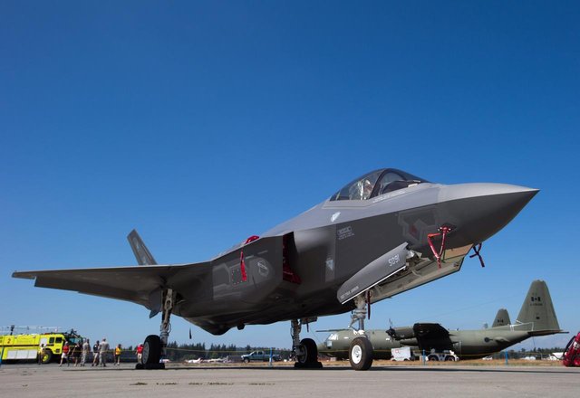  Müşterek Saldırı Uçağı (JSF) F-35A Paris’te kendine hayran bıraktı