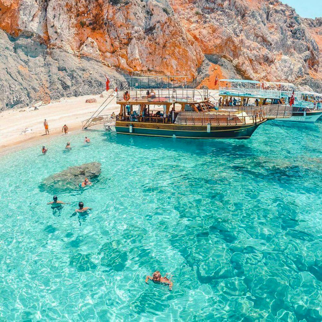 Bodrum'da İskandinav turistler tatilin tadını çıkarıyor