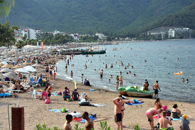 Bodrum'da İskandinav turistler tatilin tadını çıkarıyor