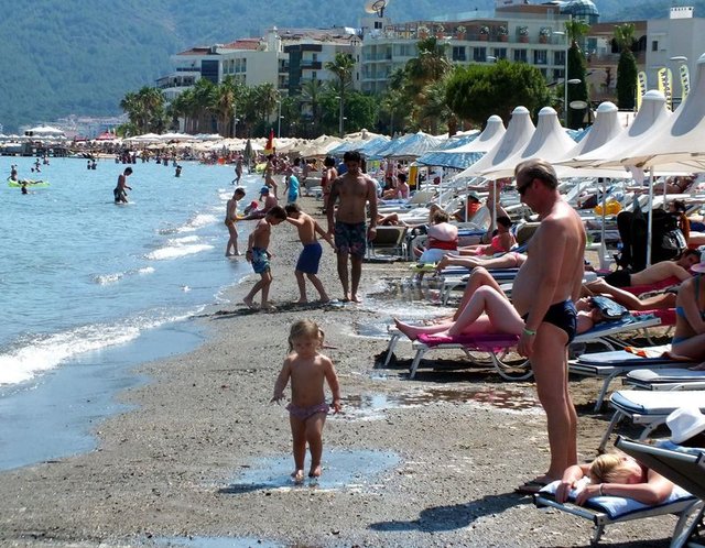 Bodrum'da İskandinav turistler tatilin tadını çıkarıyor