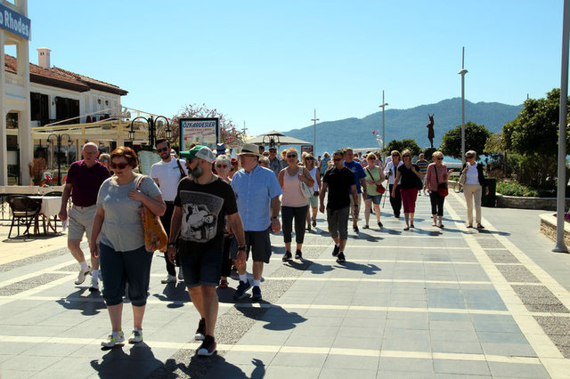 Bodrum'da İskandinav turistler tatilin tadını çıkarıyor
