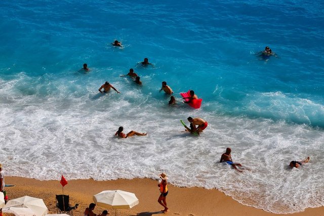 Bodrum'da İskandinav turistler tatilin tadını çıkarıyor