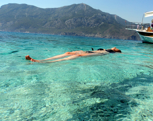 Bodrum'da İskandinav turistler tatilin tadını çıkarıyor