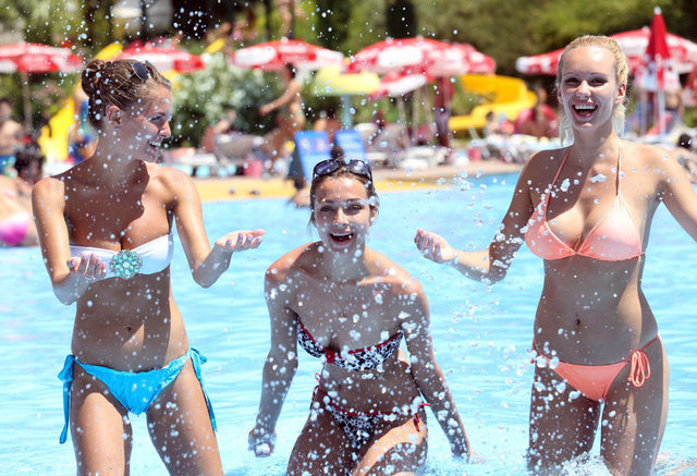 Bodrum'da İskandinav turistler tatilin tadını çıkarıyor