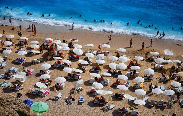Bodrum'da İskandinav turistler tatilin tadını çıkarıyor