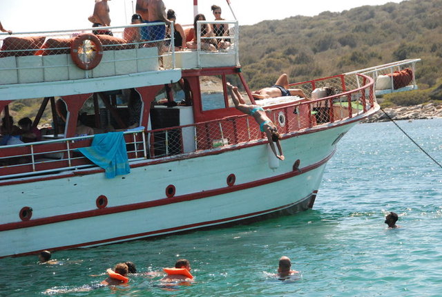 Bodrum'da İskandinav turistler tatilin tadını çıkarıyor