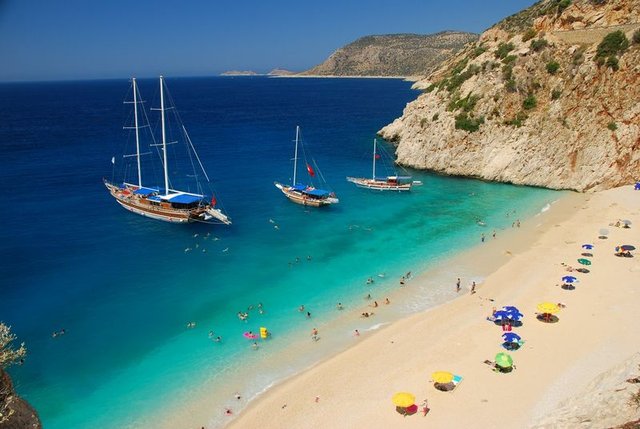 Bodrum'da İskandinav turistler tatilin tadını çıkarıyor