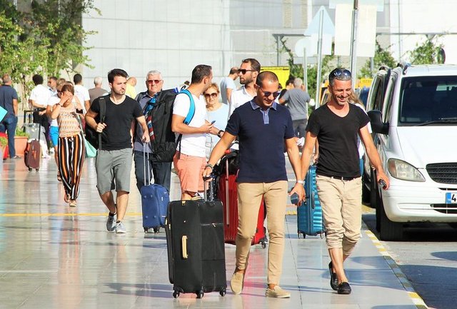 Bodrum'da İskandinav turistler tatilin tadını çıkarıyor