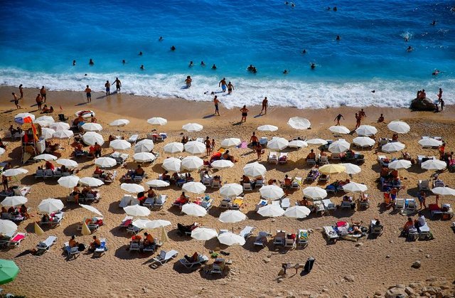 Bodrum'da İskandinav turistler tatilin tadını çıkarıyor