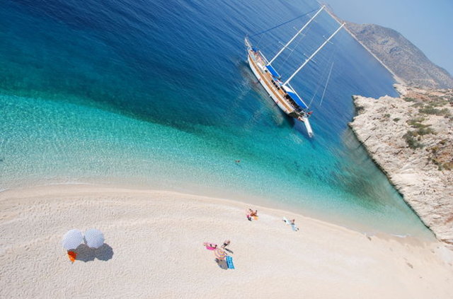 Bodrum'da İskandinav turistler tatilin tadını çıkarıyor