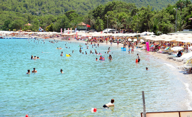 Bodrum'da İskandinav turistler tatilin tadını çıkarıyor