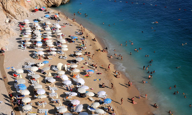 Bodrum'da İskandinav turistler tatilin tadını çıkarıyor