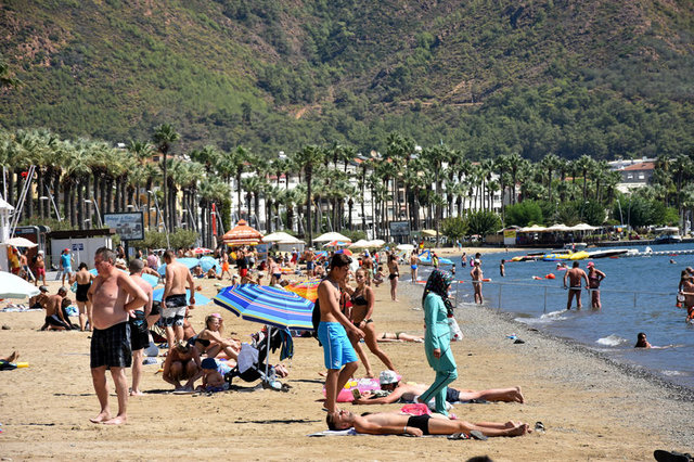 Bodrum'da İskandinav turistler tatilin tadını çıkarıyor