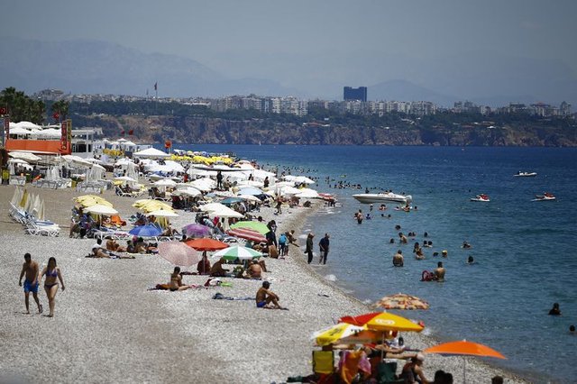 Bodrum'da İskandinav turistler tatilin tadını çıkarıyor