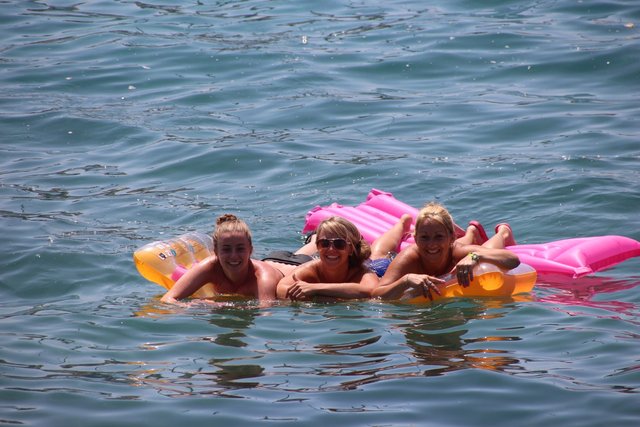 Bodrum'da İskandinav turistler tatilin tadını çıkarıyor
