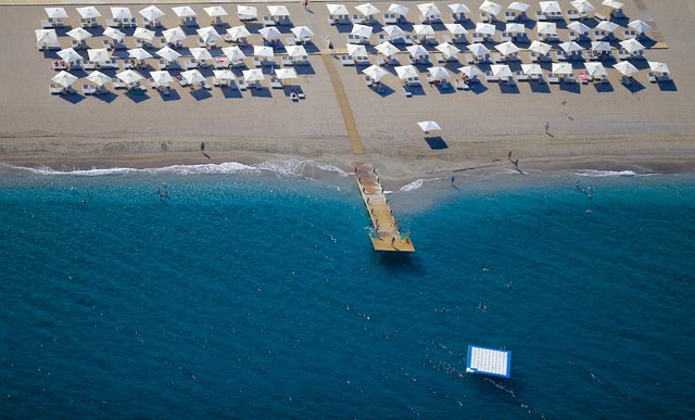Bodrum'da İskandinav turistler tatilin tadını çıkarıyor