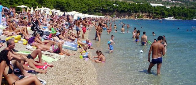 Bodrum'da İskandinav turistler tatilin tadını çıkarıyor