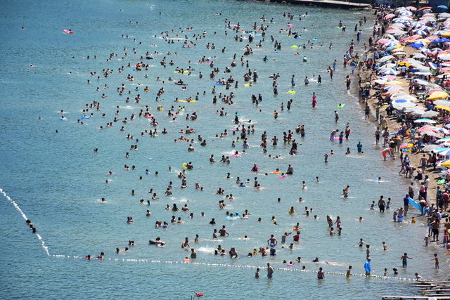 Bodrum'da İskandinav turistler tatilin tadını çıkarıyor
