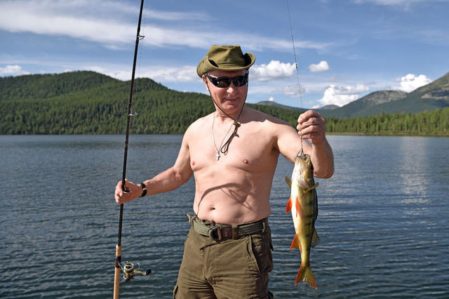 Vladimir Putin balığa çıktı, stres attı!