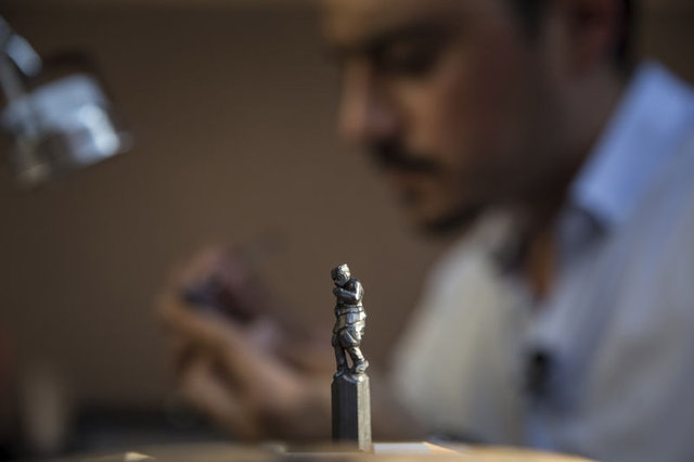 Nihat Özcan'dan kalem ucunda sanat