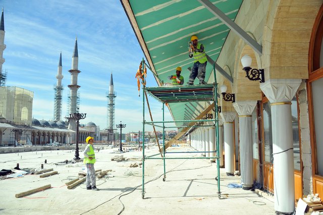 Mihrimah Sultan Camii Medresesi’nin tavanı aynalarla kaplandı