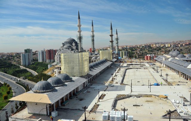 Mihrimah Sultan Camii Medresesi’nin tavanı aynalarla kaplandı