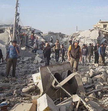 Halep'te pazar yerine hava saldırısı 10 ölü Halep'te pazar yerine hava saldırısı 10 ölü