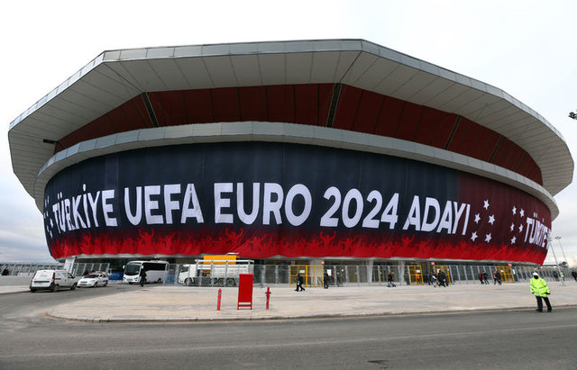 Türkiye'nin EURO 2024'ü düzenlemek için şanslı olduğu yazıldı
