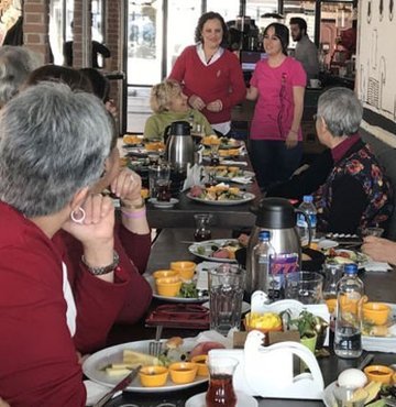 Yeni yıla yeni umutlar ve hayallerle girmek isteyen, kendilerini "kanser savaşçıları" olarak tanımlayan ve bu hastalıkla mücadele eden onlarca kişi , Beykoz’da düzenlenen etkinlikte bir araya geldi. Etkinlikte kanser savaşçıları, bu hastalığı yenmek için mücadele edenlere umut olmak için tecrübelerini paylaştı