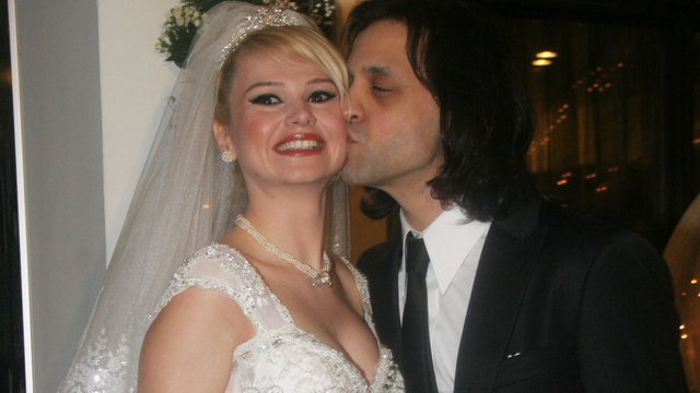 Kaan Tangöze sevgilisi Kıvılcım Ural ile birlikte yaşadığı eve geri döndü