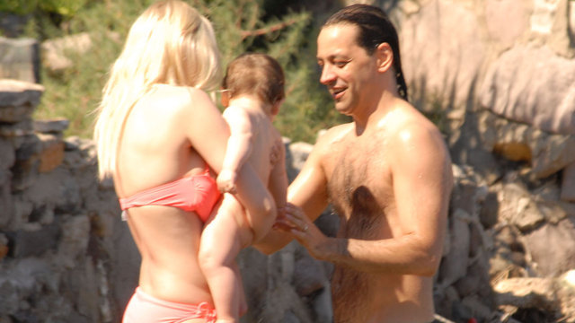 Kaan Tangöze sevgilisi Kıvılcım Ural ile birlikte yaşadığı eve geri döndü