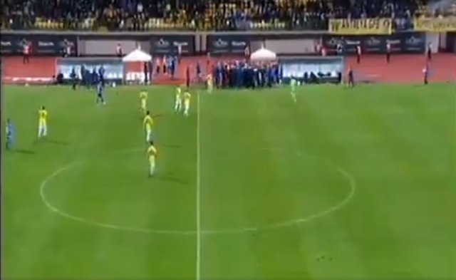 Fenerbahçe Kukesi maçında ne oldu? Neden saha karıştı?