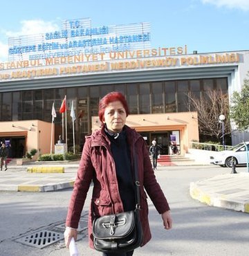 Henüz 10 yaşında sosyal çevresi nedeniyle tanıştığı sigaradan "ALO 171 Sigara Bırakma Danışma Hattı"ndan aldığı hizmetle kurtulan Necla Tümer, şimdi sigarasız geçireceği emeklilik hayatına başlamak için gün sayıyor