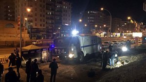 Diyarbakır'da polis noktasına el yapımı patlayıcı ile saldırı