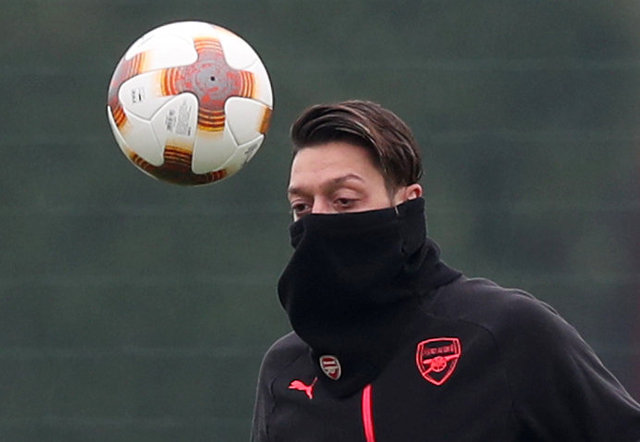 Mesut Özil’in hayatı kitap oldu! 24