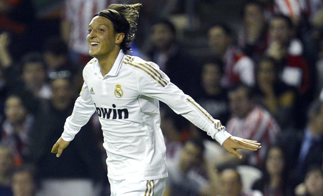 Mesut Özil’in hayatı kitap oldu! 14