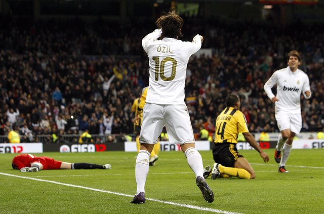 Mesut Özil’in hayatı kitap oldu! 25