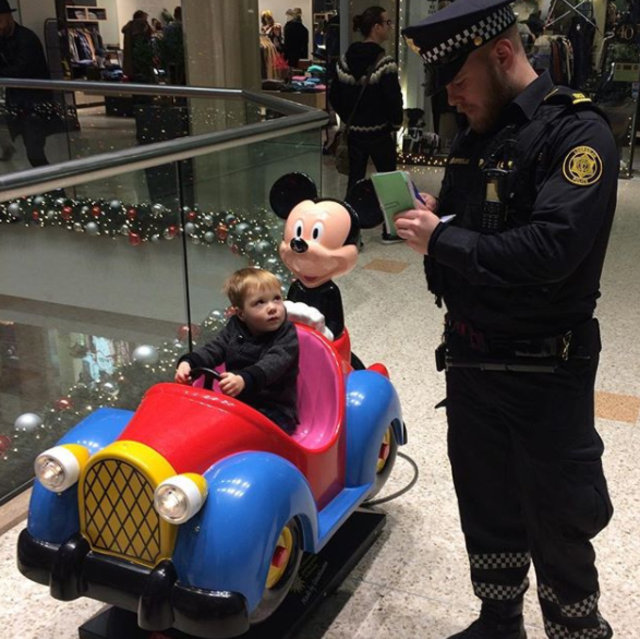 İzlanda polisi sosyal medyada fenomen oldu!